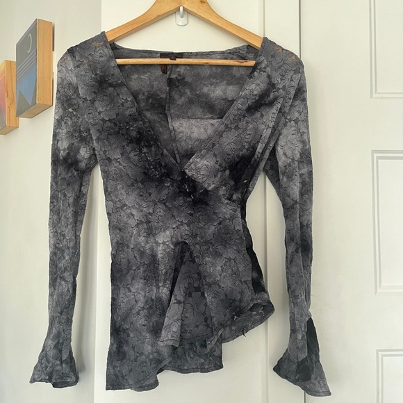 #23 Vintage grey black long sleeve asymmetrical lace top v-neck made in canada - Picture 2 of 5